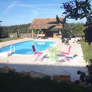 Bed and Breakfast Chambre D'Hotes Spacieuse Avec Piscine Et Grande Salle De Bain Mostuéjouls Exterior photo