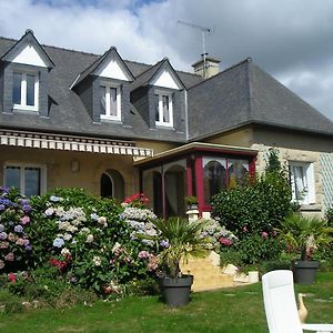 Bed and Breakfast Les Hortensias Saint-Pierre-de-Plesguen Exterior photo