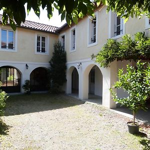 Bed and Breakfast De L'Autre Cote Garlin Exterior photo