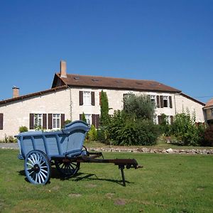 Bed and Breakfast Le Logis Des Quatre Puits Neuvicq-Montguyon Exterior photo