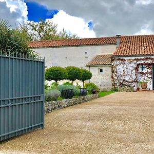 Bed and Breakfast Du Cote De L'Ombriere Geay  Exterior photo