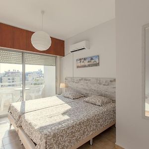 Ferienwohnung Furnished Seafront Studio Larnaka Exterior photo