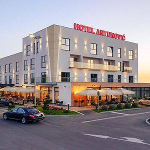 Antunovic Hotel East Sesvete Exterior photo