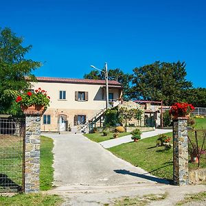 Gasthaus Le Pitture Casa Di Campagna Filiano Exterior photo