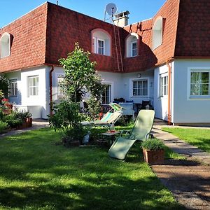 Hawei in Vienna - Doppelhaushälfte mit Garten und Pool zur Mitbenutzung Exterior photo