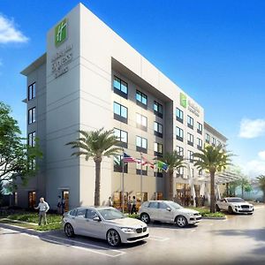 Holiday Inn Express Doral Miami, An Ihg Hotel Exterior photo