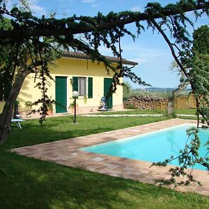 2 Bedrooms House With Shared Pool Enclosed Garden And Wifi At Mogliano Exterior photo