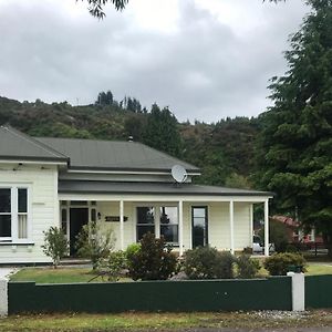 Hotel The Old Vicarage Reefton Exterior photo