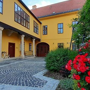 Hotel Ciszterci Szallas Pécs Exterior photo