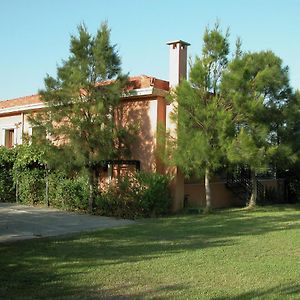 Villa Sprawling Vlilla In Malades Agios Sillas Exterior photo