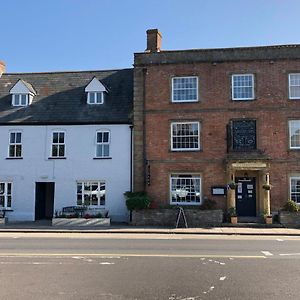 The Ilchester Arms Hotel Exterior photo