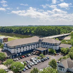 Hotel Townsquare Place Chaska Exterior photo