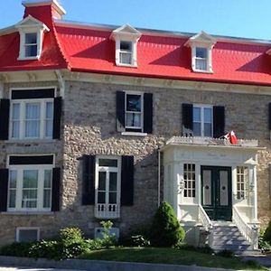 Bed and Breakfast Chrysler House Gananoque Exterior photo