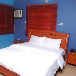 Room In Lodge - Owees Place-Okota Lagos Exterior photo