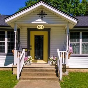 Villa Historic Town Square Bungalow In Heart Of Brighton Atoka Exterior photo