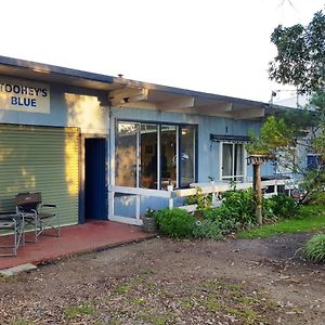 Toohey'S Blue Beachside Holiday Home Loch Sport Exterior photo