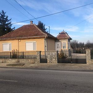 Ferienwohnung Torpi Apartman Halmaj Exterior photo