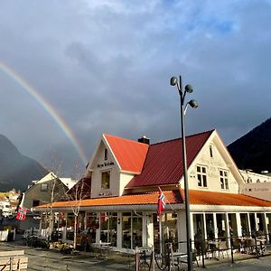 Hotel Stryn Kaffebar&Vertshus Exterior photo