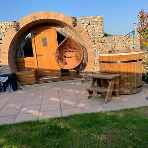 Ferienwohnung Romantic Escape Luxury Hobbit House With Hot Tub Sheerness Exterior photo