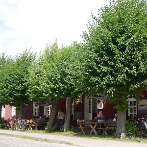 Ferienwohnung Gaststätte und Ferienhof Zu den Linden Kratzeburg Exterior photo