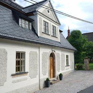 Ferienwohnung Baroque Chaplain House Kaplanka 1796 A. D. - Historical Luxury Apts In Bohemian Paradise Zelezny Brod Exterior photo