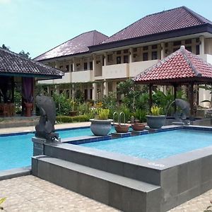 Taman Teratai Hotel Puncak Exterior photo