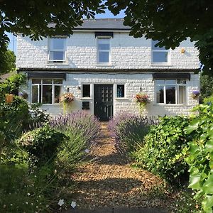 Bed and Breakfast The White House Milton Keynes Exterior photo