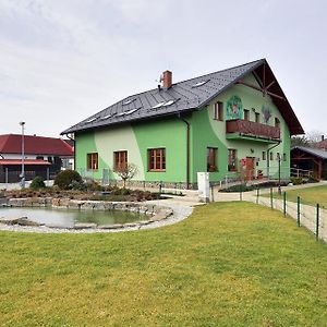 Hotel Restaurace A Penzion Kamenec Jilešovice Exterior photo