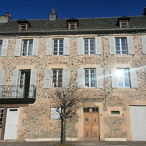 Bed and Breakfast Gite Les Pieds Dans L'Olt - Ultreia Estaing  Exterior photo