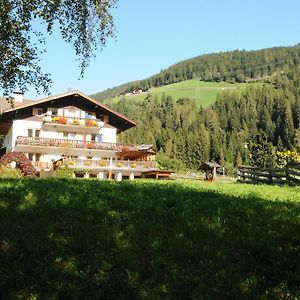 Aparthotel Haus Adlerhorst Ulten Exterior photo