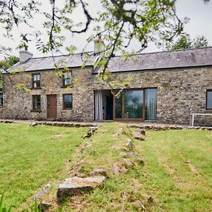 Villa Wildhaven- Idylic Rural Farmhouse With Log Burner And Countryside Views Gwynfe Exterior photo