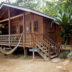 Villa Blue Island Divers Casita Azul Sandy Bay Exterior photo