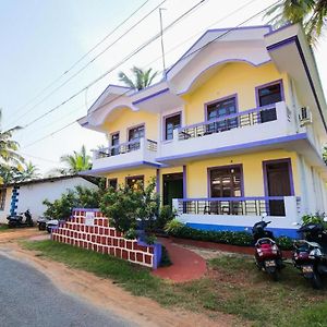 Lobo'S Guesthouse Cavelossim Exterior photo