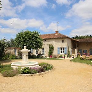 Bed and Breakfast Le Mas Pouantais Exterior photo