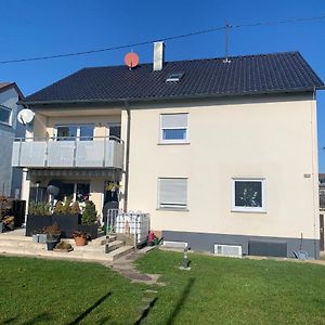 City Apartment Hasenheide - Wohnung Mit 3 Schlafzimmern Und Balkon Mit Landschaftsblick Rutesheim Exterior photo