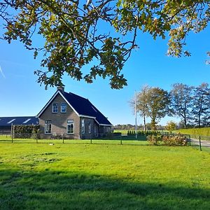 Bed and Breakfast Bed En Breakfast The Wooden Wall Marum Exterior photo