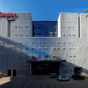 Hotel Hampton By Hilton Wuhan Hust Exterior photo