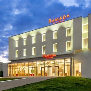 Hotel Ramada By Wyndham Târgu Jiu Exterior photo