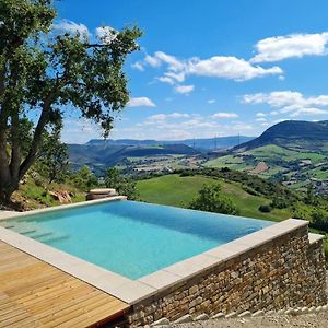 Villa Maison Charmante A Saint Georges De Luzencon Avec Jacuzzi Exterior photo