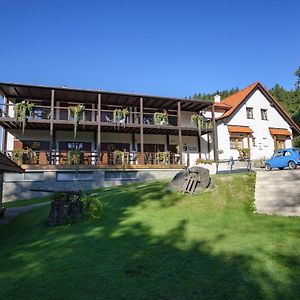 Hotel A Restaurace U Vychopnu Vsetín Exterior photo