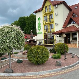 Hotel Restaurant Vizit Truskawez Exterior photo