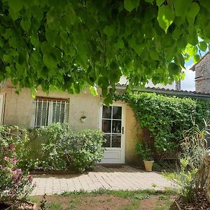 Bed and Breakfast Le Clos Du Coteau Saint-Martin-la-Pallu Exterior photo