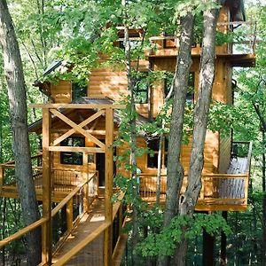 Villa Treehouse #1 By Amish Country Lodging Millersburg Exterior photo