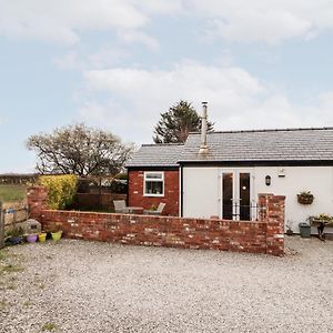 Villa The Old Stable Penyffordd Exterior photo