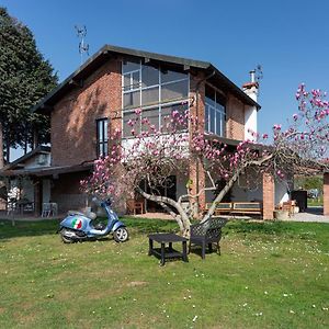 Bed and Breakfast Cascina Cattabreghetta Pombia Exterior photo