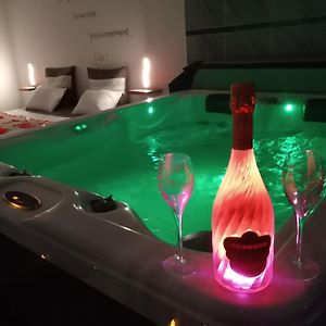 Ferienwohnung Nuit Romantique Avec Jacuzzi Spa Privatif Proche Toulouse Auterive  Exterior photo