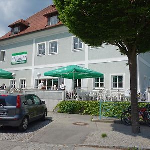 Hotel-Restaurant Goldenes Schiff Engelhartszell Exterior photo