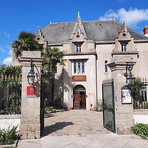 Hôtel De La Barbacane Tiffauges Exterior photo