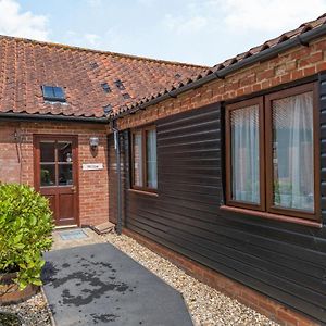 Villa Willow, Dereham Wood Norton Exterior photo