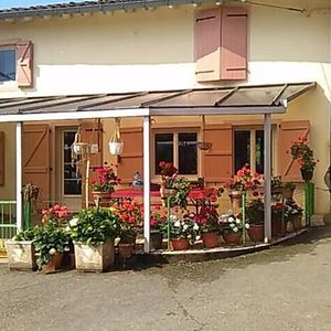 Hotel Gite A La Ferme Montesquieu-Avantes Exterior photo